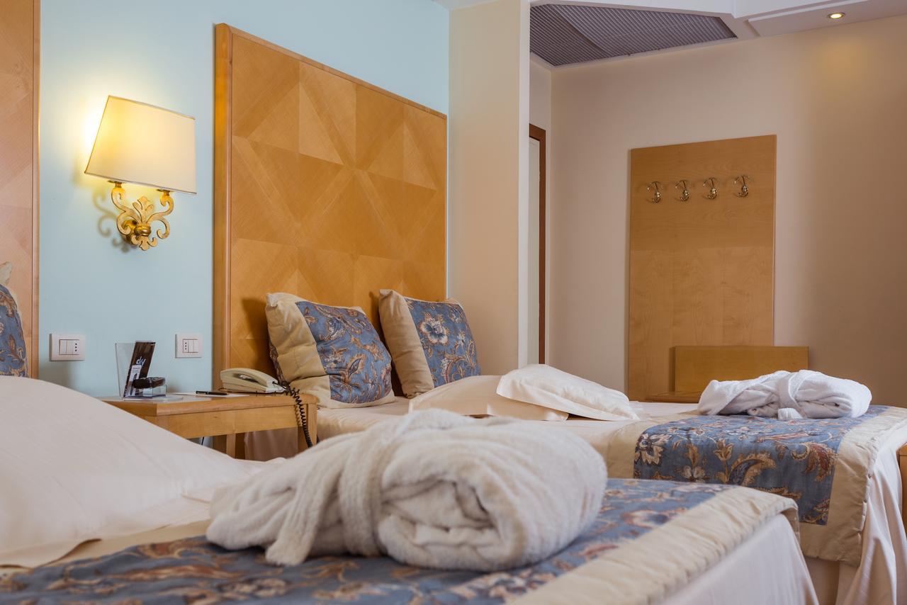 Hotel Luna Riccione E Aqua Spa Only Adults +12 Exterior foto