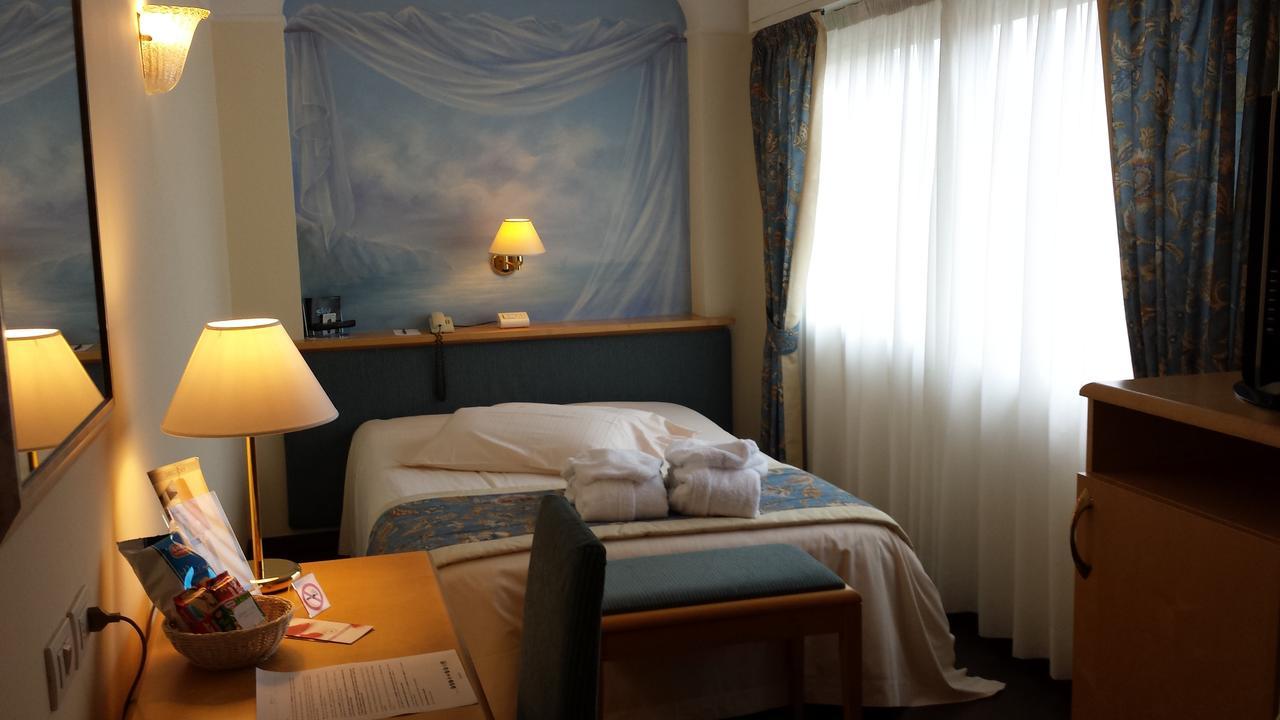 Hotel Luna Riccione E Aqua Spa Only Adults +12 Exterior foto