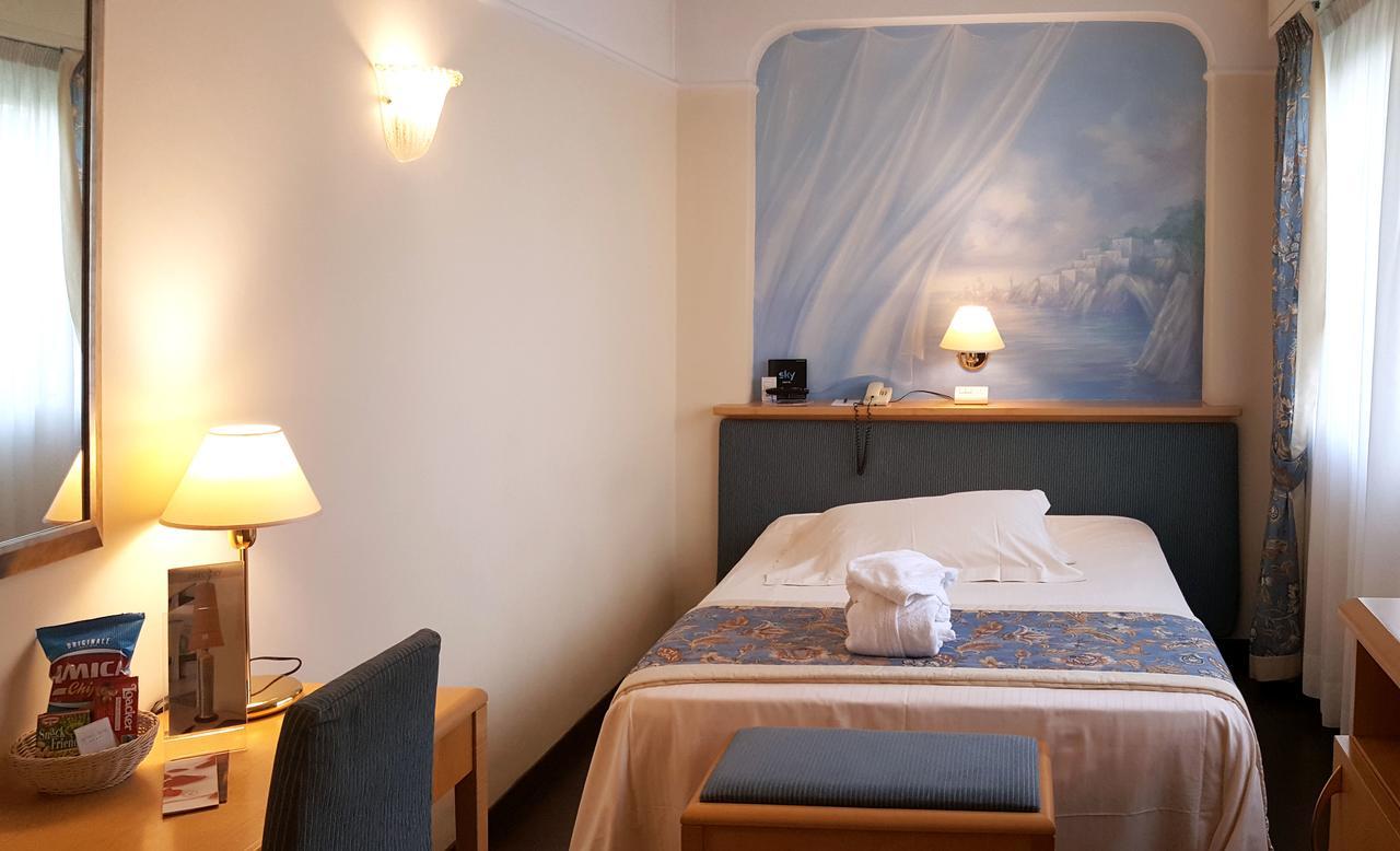Hotel Luna Riccione E Aqua Spa Only Adults +12 Exterior foto